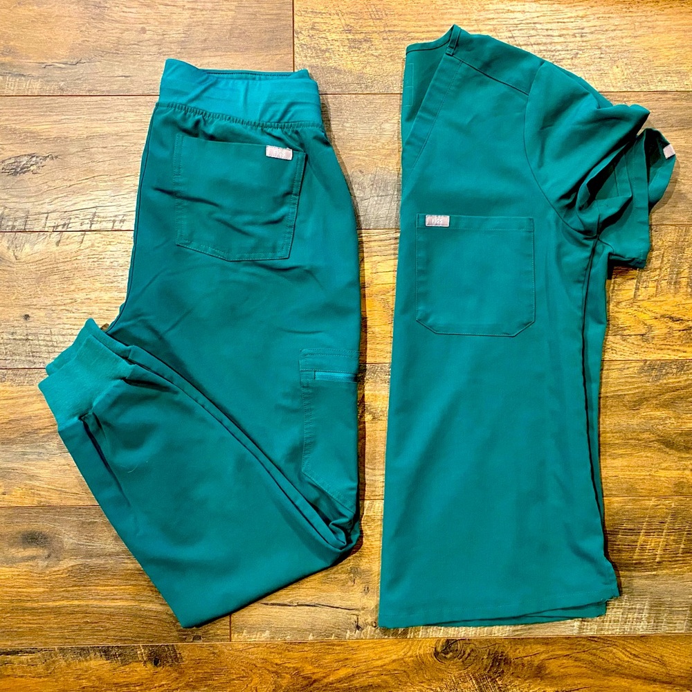 Figs Hunter Green Scrub Set - Women’s Small